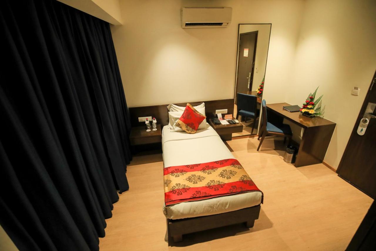 Hotel German Palace Near To Airport Gandhinagar Ngoại thất bức ảnh