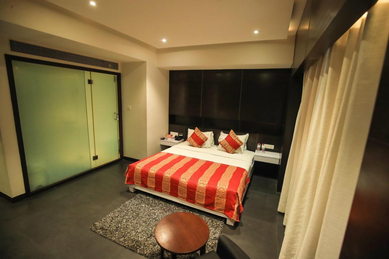 Hotel German Palace Near To Airport Gandhinagar Ngoại thất bức ảnh