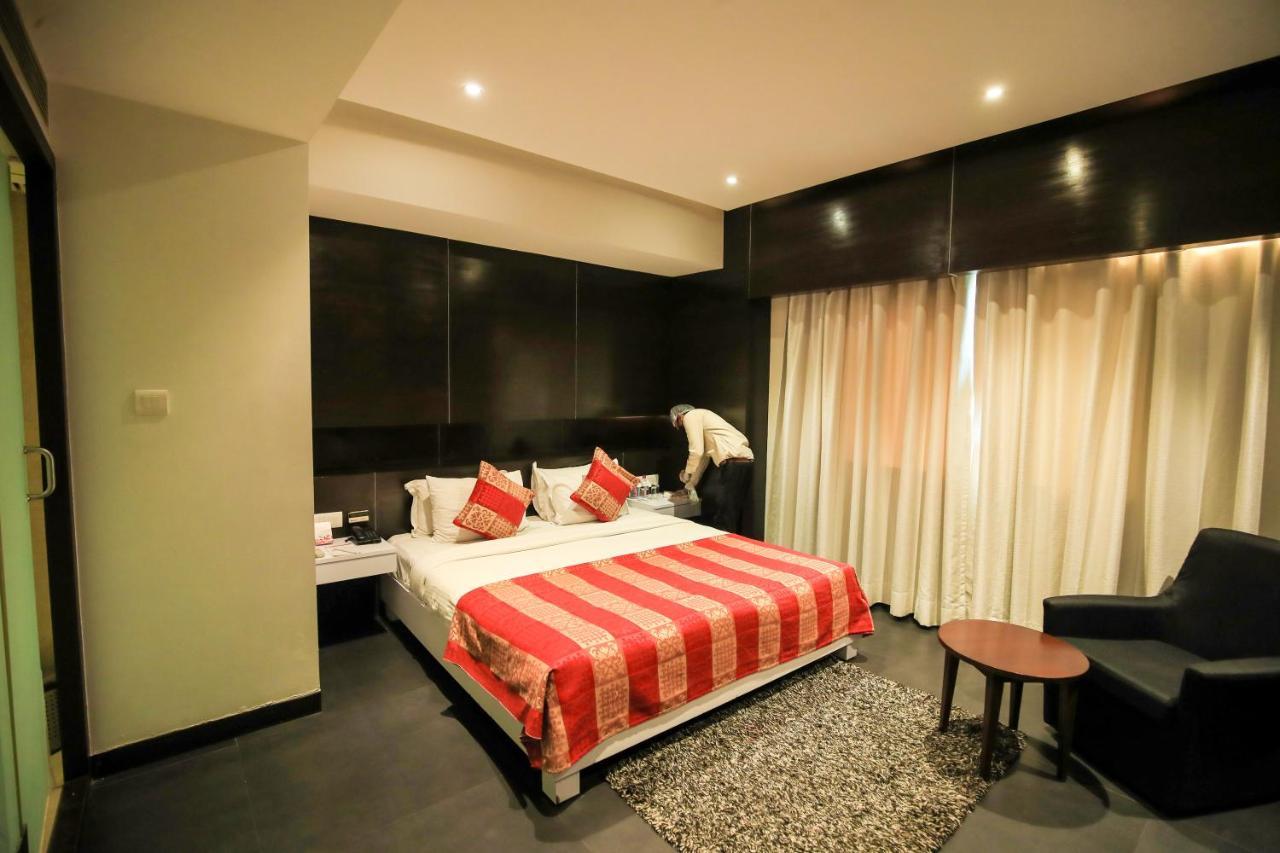 Hotel German Palace Near To Airport Gandhinagar Ngoại thất bức ảnh