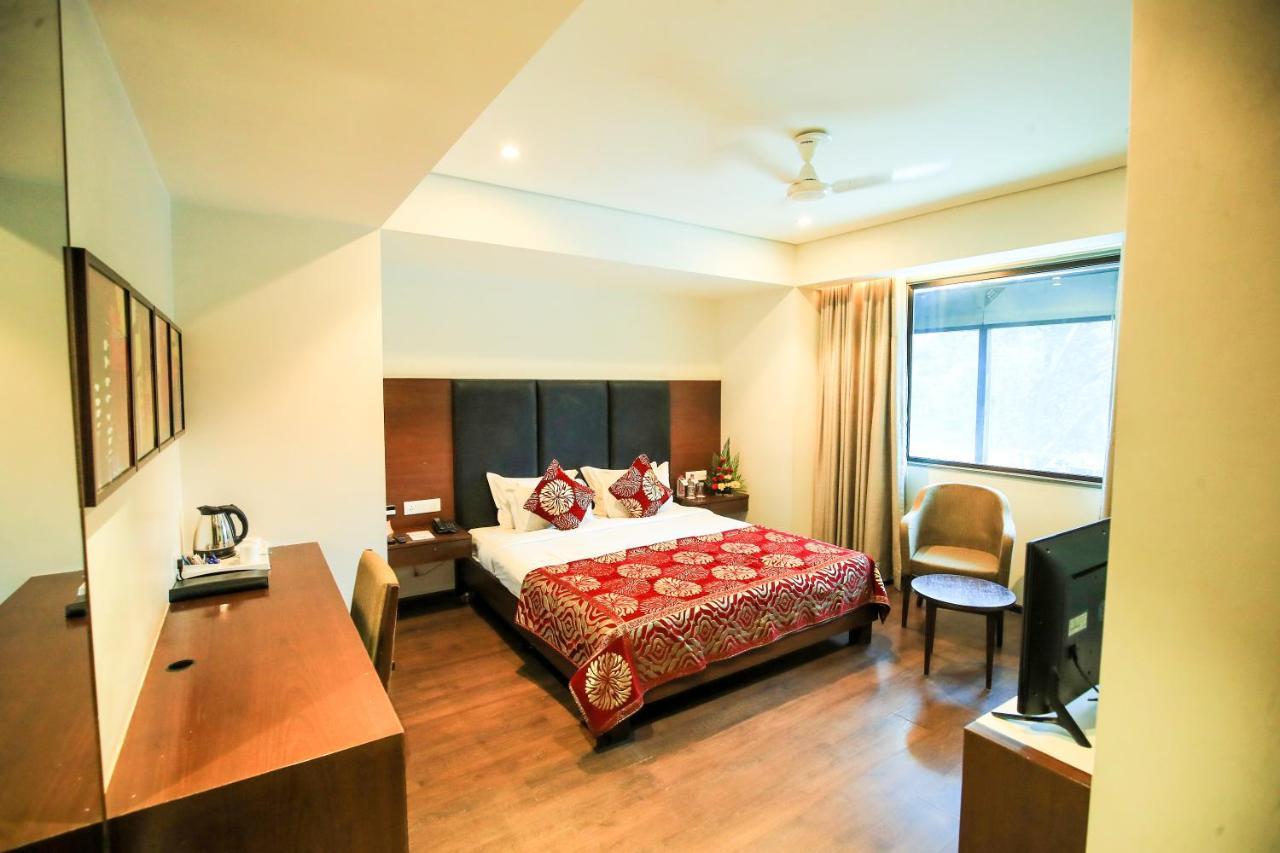 Hotel German Palace Near To Airport Gandhinagar Ngoại thất bức ảnh