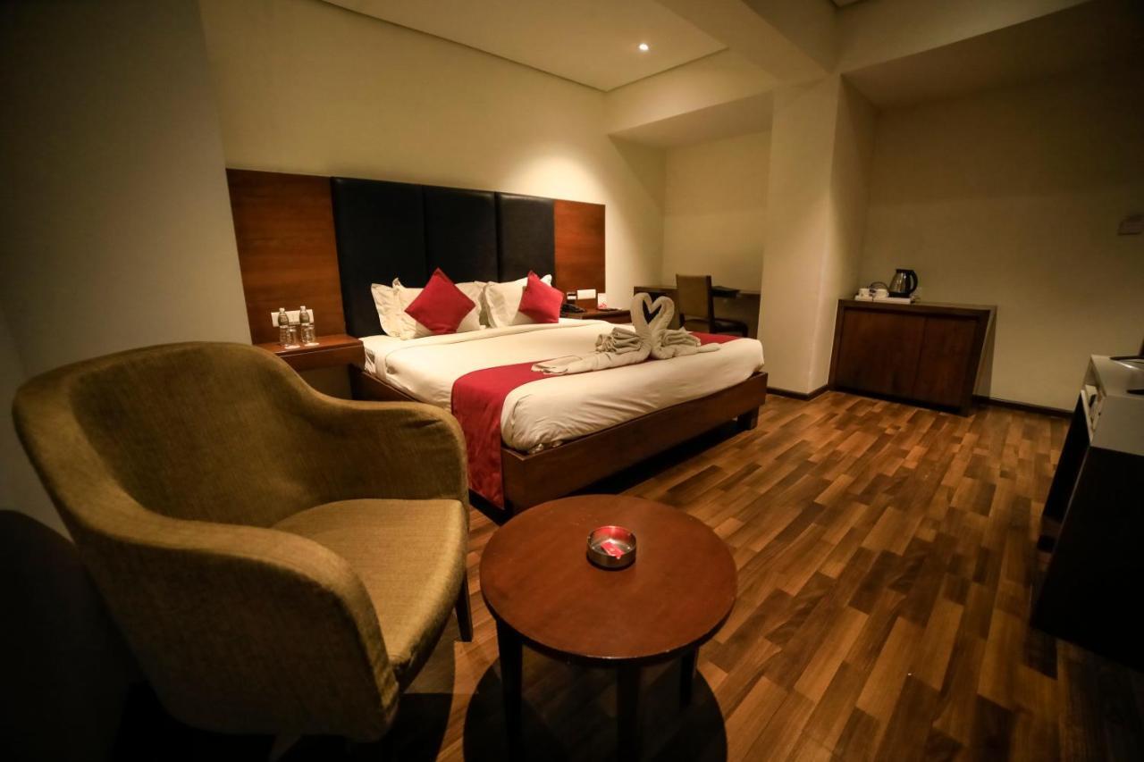 Hotel German Palace Near To Airport Gandhinagar Ngoại thất bức ảnh