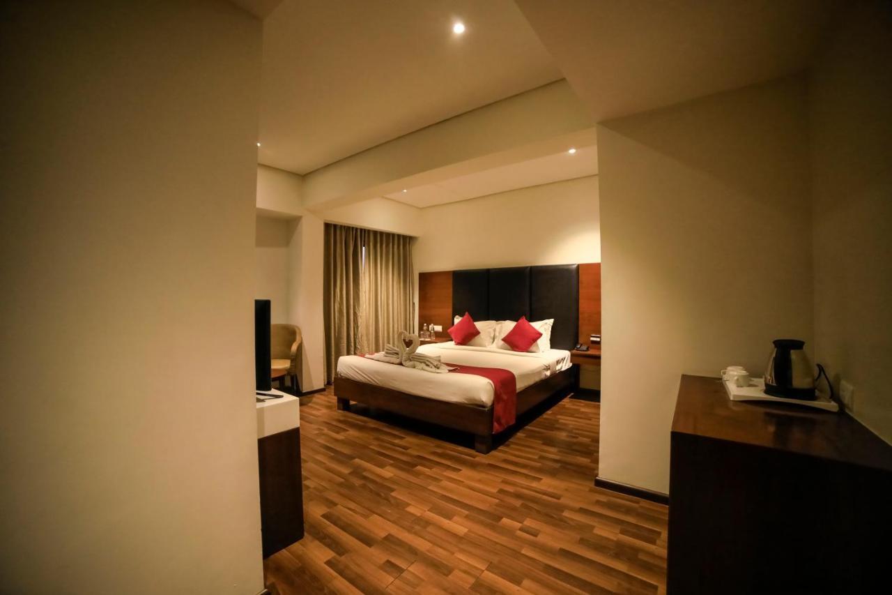 Hotel German Palace Near To Airport Gandhinagar Ngoại thất bức ảnh