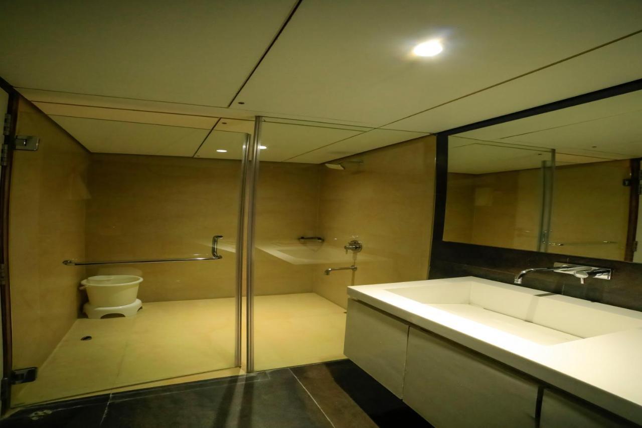 Hotel German Palace Near To Airport Gandhinagar Ngoại thất bức ảnh
